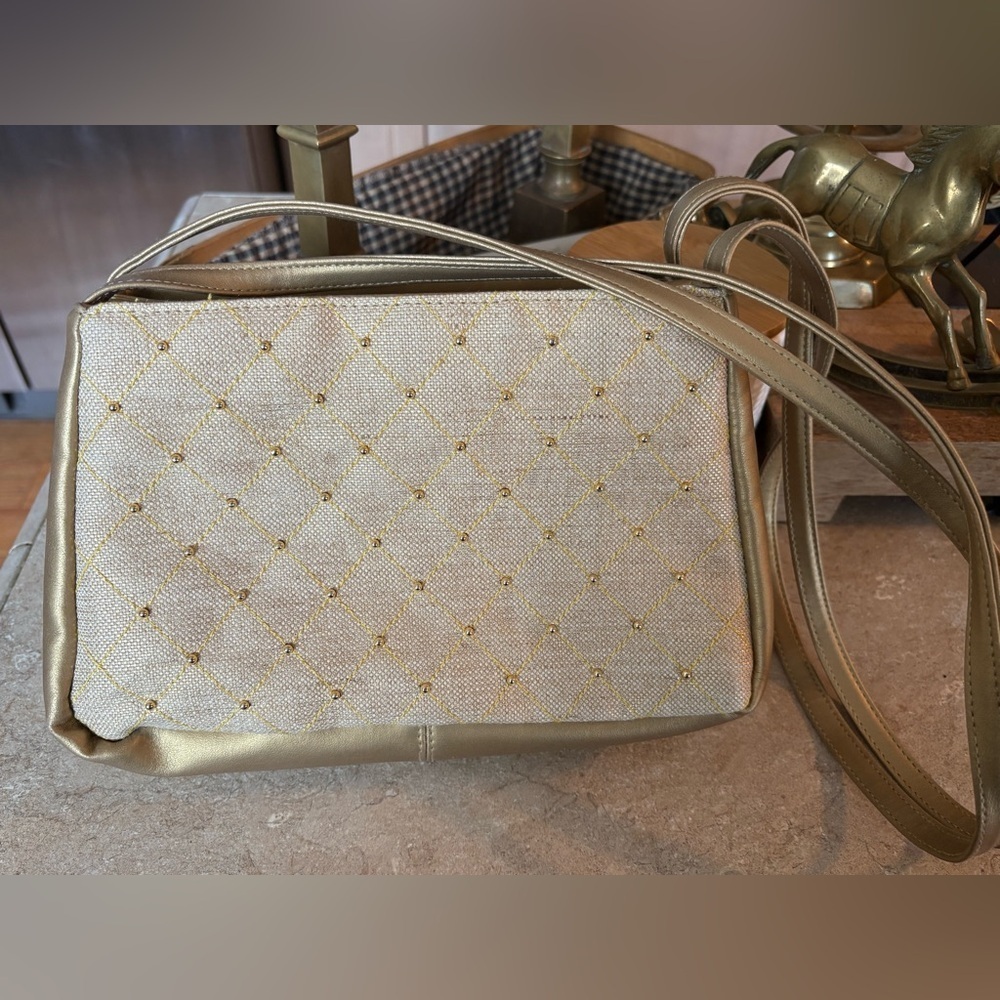 Vintage Warren Reed shoulder bag with gold bead accents in excellent condition!